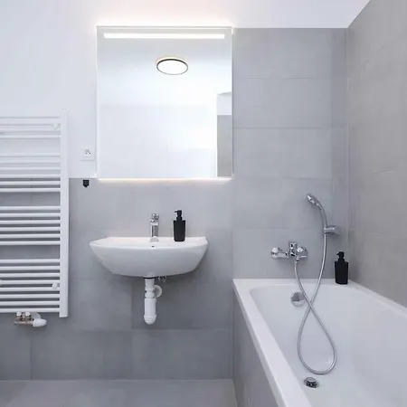 Near Airport - Balcony & Free Parking * 布拉迪斯拉发