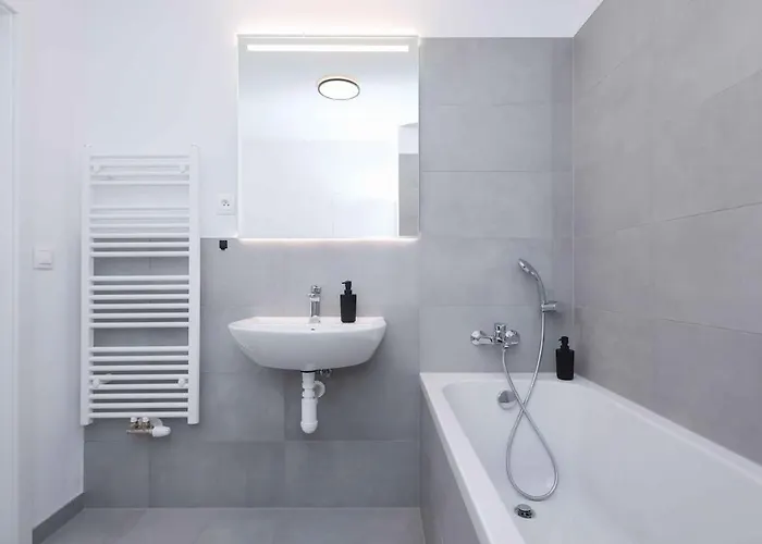 Near Airport - Balcony & Free Parking * Bratislava