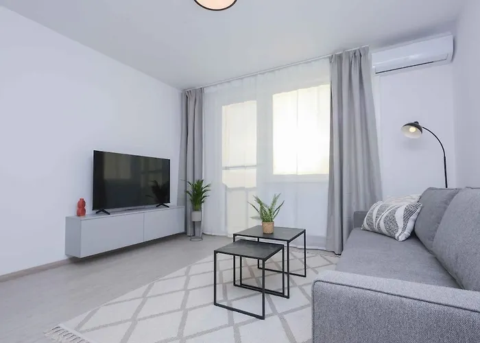 Near Airport - Balcony & Free Parking Bratislava