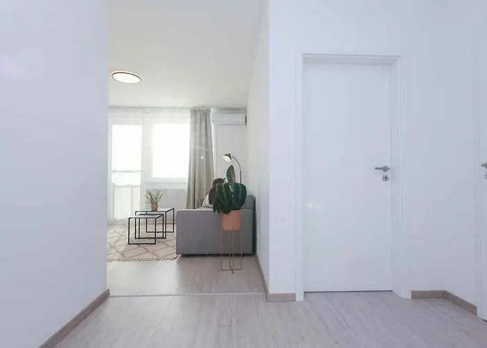 Near Airport - Balcony & Free Parking Bratislava