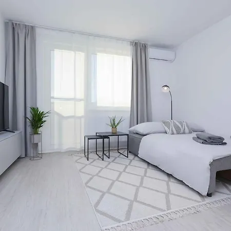 Near Airport - Balcony & Free Parking Lejlighed Bratislava