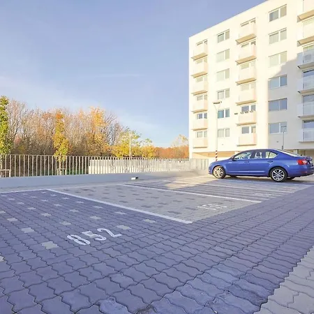 Apartmán Near Airport - Balcony & Free Parking *